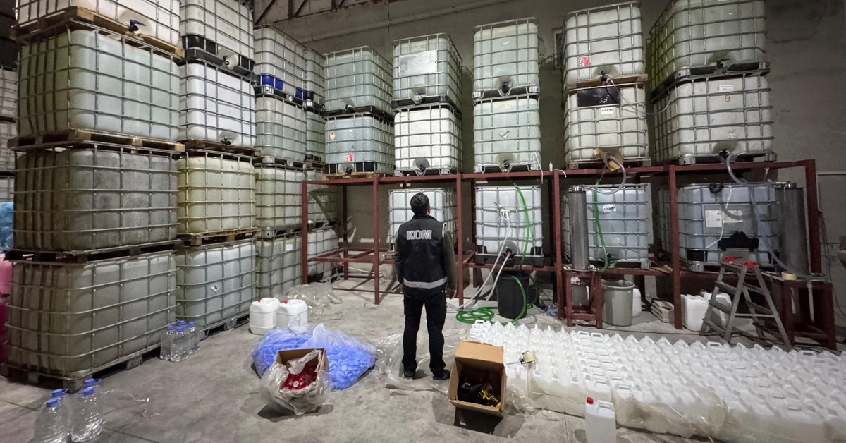 Kaçak içki fabrikası: Yılbaşı öncesi piyasaya süreceklerdi