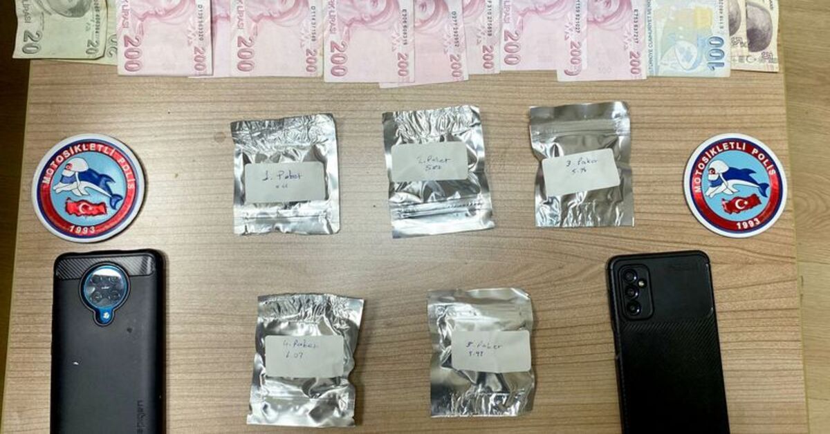 Silivri’de 2 otomobilde uyuşturucu ele geçirildi: 3 tutuklama