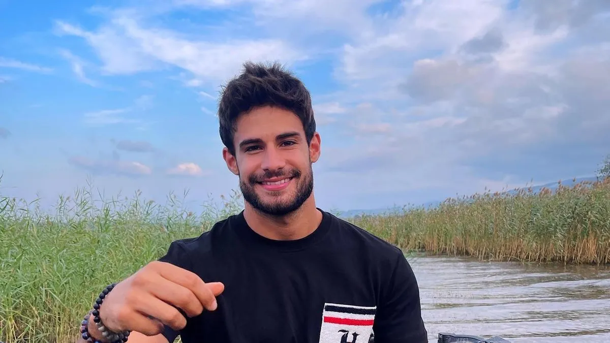 Aşk-ı Memnu’nun Bülent’iydi! Batuhan Karacakaya’nın sevgilisini görenler bir daha baktı