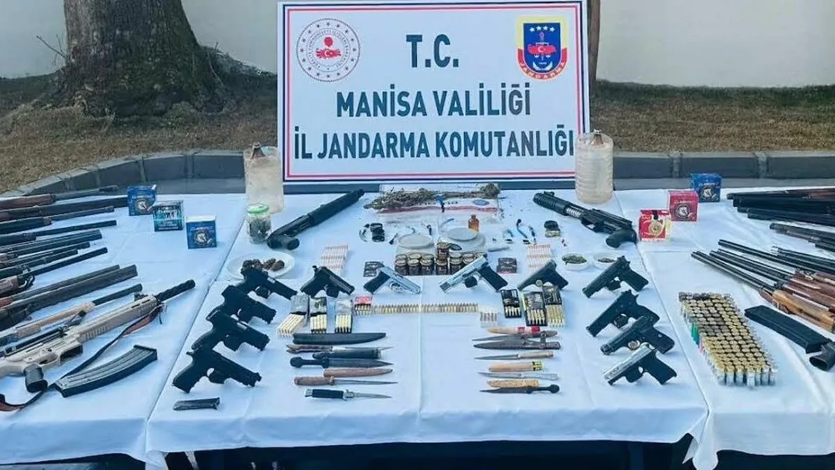 Manisa’da silah ve uyuşturucu operasyonu! Çok sayıda kişi gözaltına alındı