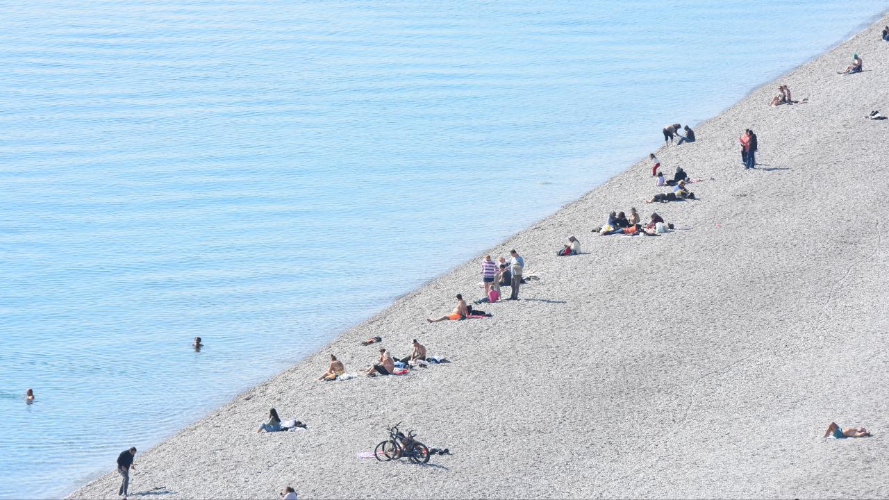 Antalya sahillerinde yoğunluk