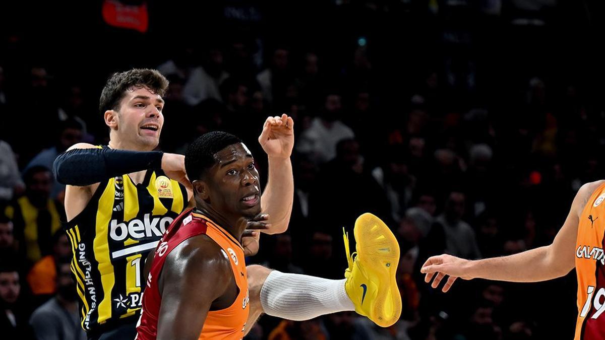 Fenerbahçe Beko – Galatasaray maçı durduruldu