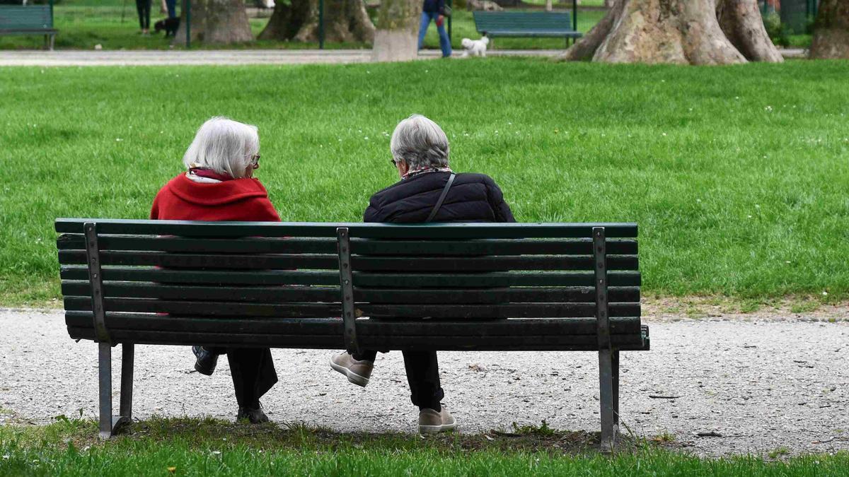 Şok Gerçek Yanı Başındaymış! 75 Yıllık Arkadaşı Kardeşi Çıktı