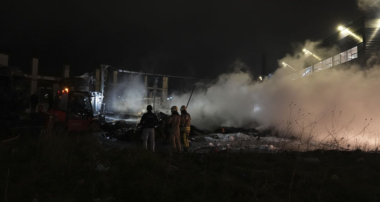İstanbul’da iki TIR alevlere teslim oldu
